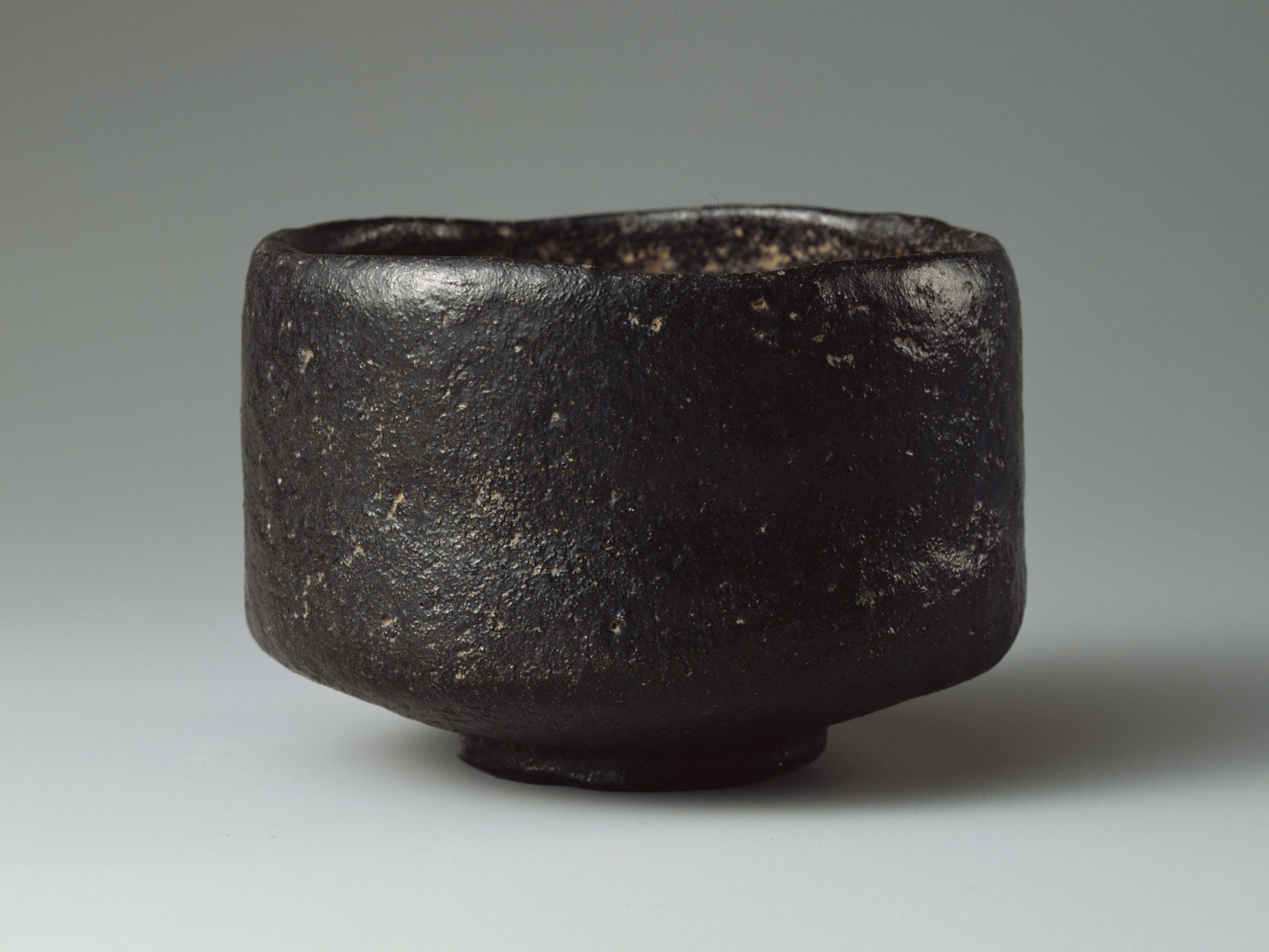 Kuro chawan — jet black stillness as a base layer in Japanese aesthetics